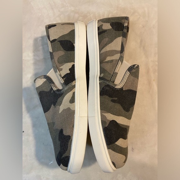 NWT Torrid Camo Slip On shoes women’s size 10 - Picture 4 of 6